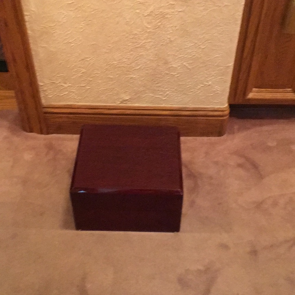 - Rapport Quattro Automatic Watch Winder in mahogany see video-3 out of 4 work.